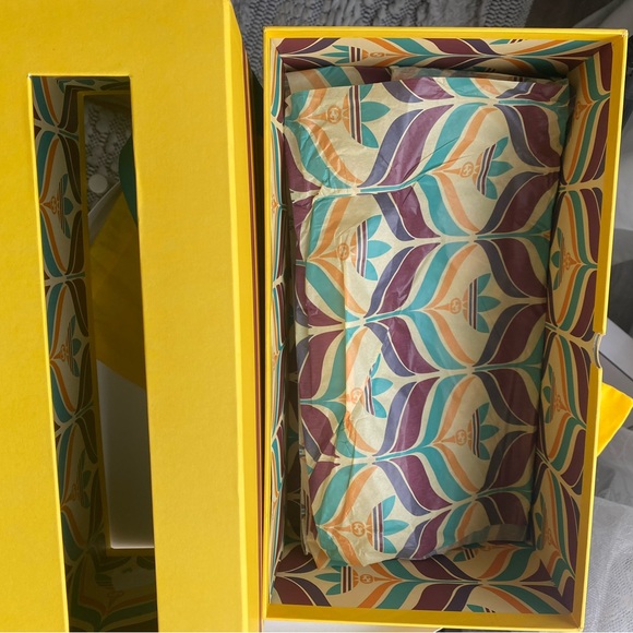 GUCCI x ADIDAS Slides (Authentic) - Picture 5 of 16